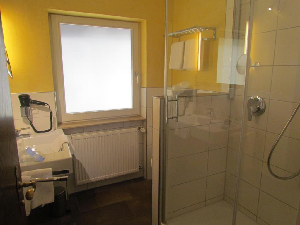 Hôtel Gasthaus Zum Kreuz à Fribourg im Breisgau Chambre photo