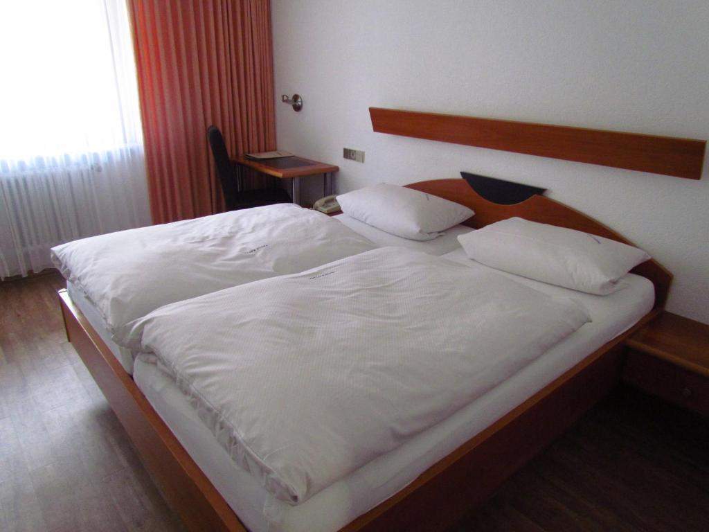 Hôtel Gasthaus Zum Kreuz à Fribourg im Breisgau Chambre photo