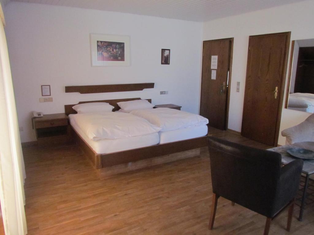 Hôtel Gasthaus Zum Kreuz à Fribourg im Breisgau Chambre photo