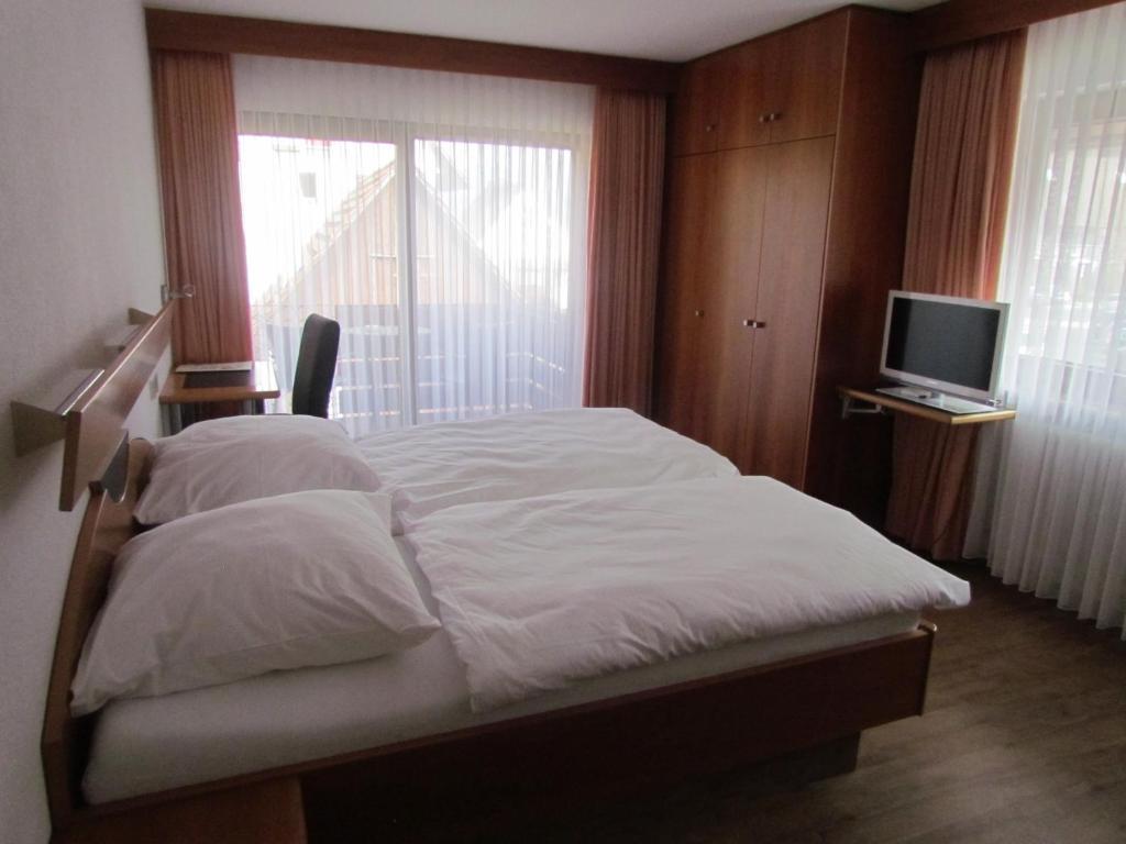 Hôtel Gasthaus Zum Kreuz à Fribourg im Breisgau Chambre photo